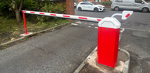 For a cost-effective and simple solution, consider our manual barriers. These barriers are operated manually by authorized personnel using a key or crank handle. This makes them suitable for applications where automated systems are not required or feasible, such as construction sites and temporary road closures.