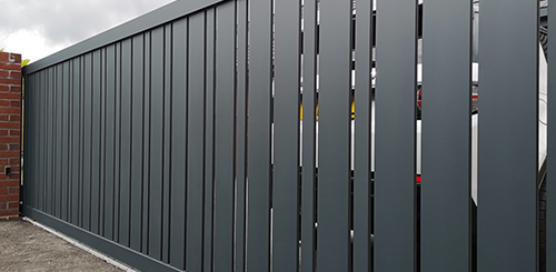 Single-leaf sliding gates consist of a single panel that slides horizontally to open or close the entrance. These gates are suitable for narrower openings and are often used in residential settings or areas with small spaces.